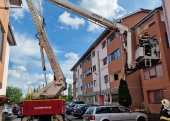 Beiușeanul salvat de paramedici după ce căzuse în casă de trei zile și nu mai răspundea la telefon