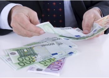 Guvernul a adoptat proiectul de lege privind salariul minim european