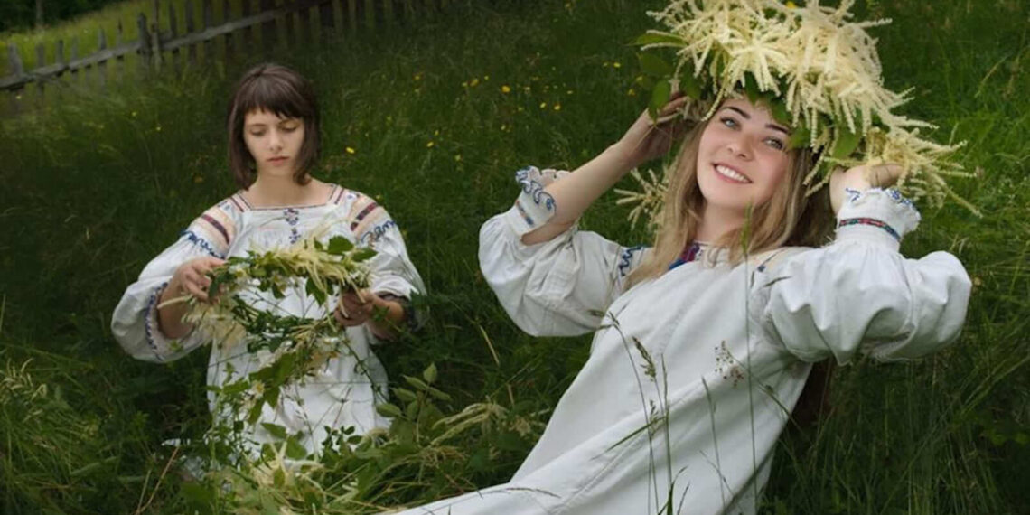 Rusaliile sau Pogorârea Duhului Sfânt, una dintre cele mai vechi sărbători creştine. Tradiţii şi obiceiuri