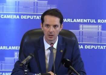 Fiul directorului Centrului Comunitar Evreiesc din Oradea, deputatul Cristian Seidler, candidat la șefia USR. A fost membru MENSA și e licențiat în Drept