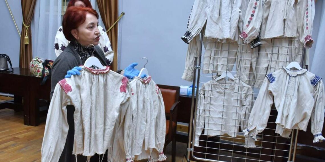 Ii de 100 de ani, etalate la Șezătoare la muzeu