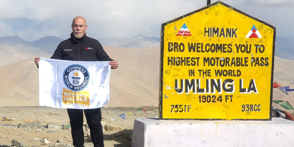 Pianistul orădean Thurzo Zoltan a cântat pe cel mai înalt drum auto de pe planetă, la Umling La Pass. A treia oară în Cartea Recordurilor