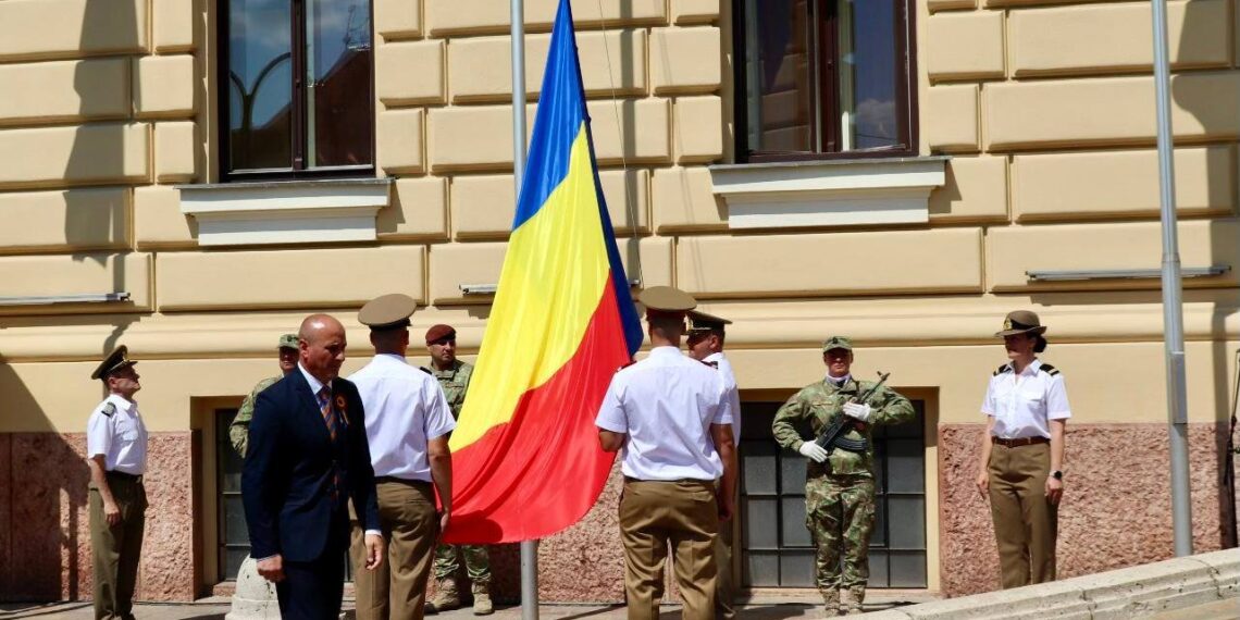 Ceremonie militară prilejuită de Ziua Drapelului Național