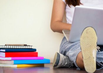 Burse pentru studenții care învață în străinătate