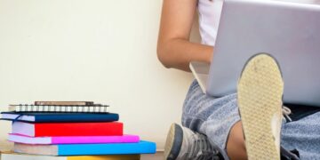 Burse pentru studenții care învață în străinătate