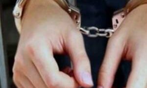 Polițiste arestate după ce au furat din camera de delicte 1000 litri de alcool