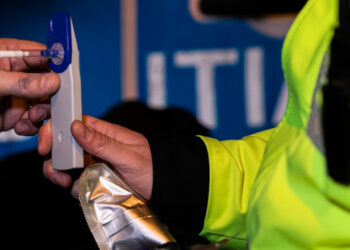 Polițist prins băut și drogat la volan