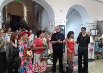 Olimpia Urdea, ultima gală. „S-a lăsat cu lacrimi și emoție profundă. Pentru că a fost ultimul astfel de eveniment din viața mea de dascăl…Rămân „la post”.Rămân să veghez asupra parcursului profesional al dragilor mei discipoli și să „pun umărul” acolo unde pot”