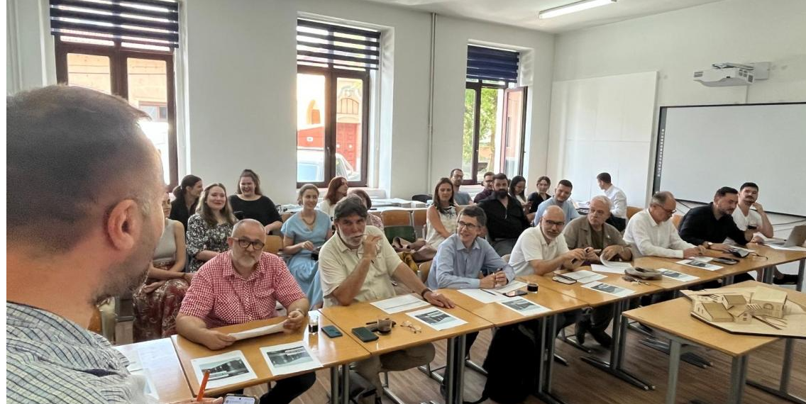 Vară „de foc” pentru Arhitectura orădeană Studenții orădeni: Robert Gliga și Ștefan Muntean, printre cele mai bune cinci proiecte prezentate în competiție, dintr-un număr de 147 la concursul CASA