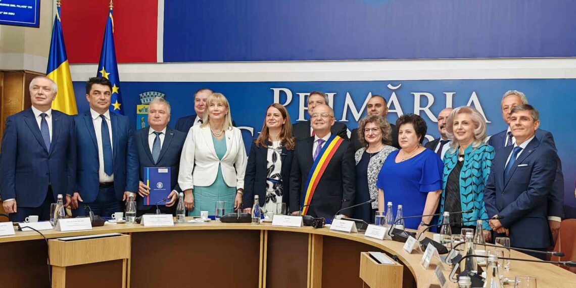 Rectorul Bungău la semnarea contractelor de finanțare prin PNNR alături de ministrul Deca