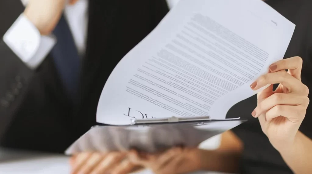 Convenţie de dare în plată: nulitate subsecventă, efect al clauzei de inalienabilitate din promisiunea bilaterală de vânzare privind un imobil