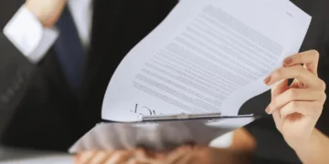 Convenţie de dare în plată: nulitate subsecventă, efect al clauzei de inalienabilitate din promisiunea bilaterală de vânzare privind un imobil