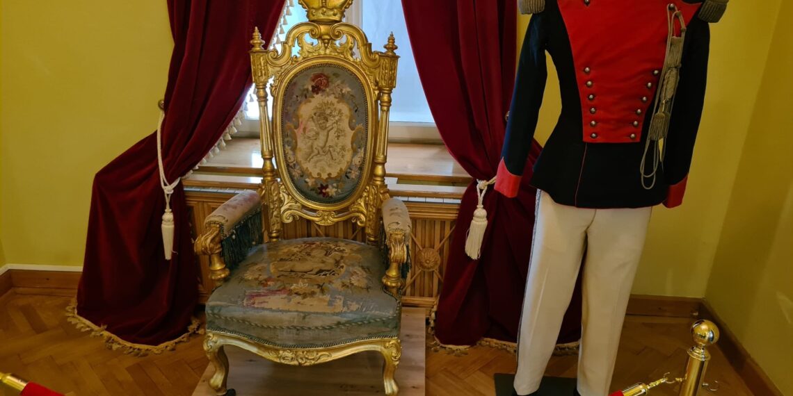 Fotoliul lui Cuza și alte obiecte de Tezaur care i-au aparținut, expuse la Oradea