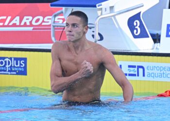 Campionul olimpic la 200 m, David Popovici, cel mai bun timp din seria probei „regine” de 100 de metri liber. Merge în semifinală