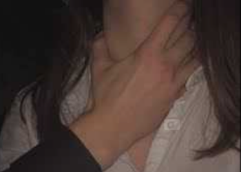 Orădean, condamnat la 7 ani de închisoare, 10.000 euro daune morale  după ce și-a strâns concubina de gât și a înjunghiat-o