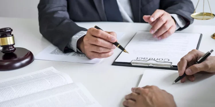 Interpretarea clauzelor contractului după voința concordantă a părților, neîndeplinirea condiției de formă autentică a cesiunii de creanță cu titlu gratuit | Jurisprudență ÎCCJ