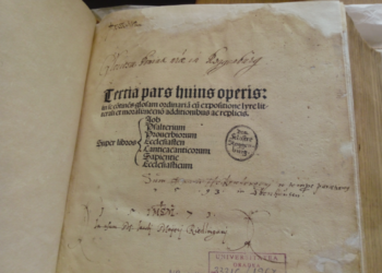 Incunabulul- comoara U Oradea. Volumul vechi de peste 500 de ani, a fost restaurat. Doar pentru decontaminarea cărții, specialiștii Muzeului Național al României au lucrat timp de patru zile