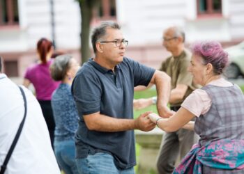 Serile de joi, în pași de dans în Parcul Libertății din Oradea