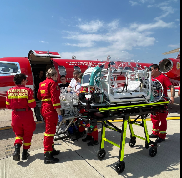 Bebeluş de 6 zile, aflat la Spitalul Clinic Judeţean de Urgenţă Oradea, transportat de urgenţă la București