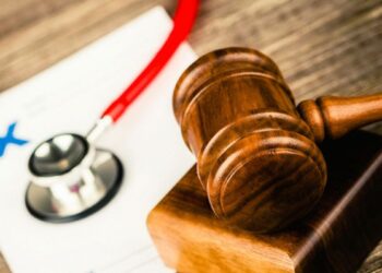 Acțiune în despăgubiri formulată ulterior sesizării Comisiei de monitorizare şi competență profesională pentru cazurile de malpraxis medical, drepturile persoanei prejudiciate | Jurisprudență ÎCCJ
