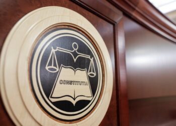 Legea de prelungire a termenelor pentru poliţele de asigurare eliberate de societăți în însolvență este neconstituțională