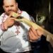 Instrumentul fabricat de Marius Mihuț din Cihei a ajuns în panoplia președintelui Armeniei. Îl puteți întâlni la Târgul Meșterilor Populari