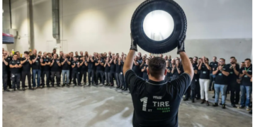 Finlandezii care promit salarii de mii de euro au produs prima anvelopă la fabrica de la Oradea