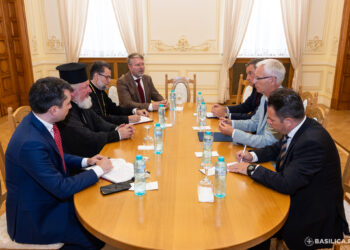 Szabó Ödön, președintele executiv al UDMR Bihor, vizită surpriză la Palatul Patriarhiei împreună cu Ambasadorul Ungariei la București și cu Secretarul de Stat pentru Culte și Naționalități de la Budapesta