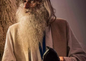 Singurul opincar care a reușit să-l încalțe pe Regele Carol al III-lea al Marii Britanii, pe Președintele Franței și pe președinții României vine la SculptFest Căbești