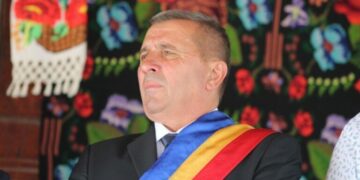 Primarul, viceprimarul și secretarul unei comunei , reținuți pentru turism electoral. Un vot: 700 lei