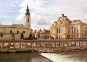 Roxie Netea își prezintă platforma și galeria de artă contemporană. Gata să facă intervenții estetice asupra nișelor încastrate în zid, dispuse simetric pe toată lungimea promenadei de sub Podul Sfântului Ladislau