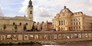 Roxie Netea își prezintă  platforma și  galeria de artă contemporană. Gata să facă intervenții estetice  asupra nișelor încastrate în zid, dispuse simetric pe toată lungimea promenadei de sub Podul Sfântului Ladislau