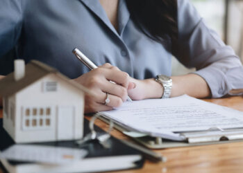 Procură sub semnătură legalizată întocmită în străinătate, dată pentru vânzarea unui imobil situat în România | Jurisprudență ÎCCJ