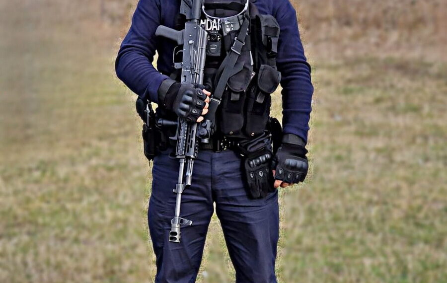 Romeo Jarca, jandarmul din Oradea aflat în timpul liber, care a salvat de la ănec o fetiță de câteva luni