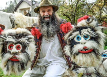 Dă viață măștilor tradiționale.Un om de poveste vine la SculptFEST