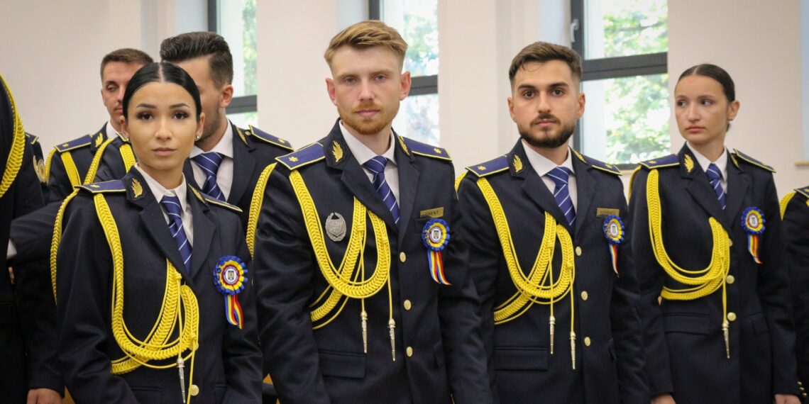 Orădeanul Alex Ionuț Ghenț, șef de promoție la  Academia de Poliție „Alexandru Ioan Cuza” va lucra la Penitenciarul Oradea. A absolvit LTB Emanuel și a luat 10 la Bac în 2021.”Sigur nu aș fi reușit fără ajutorul lui Dumnezeu”