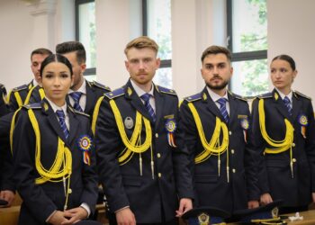 Orădeanul Alex Ionuț Ghenț, șef de promoție la Academia de Poliție „Alexandru Ioan Cuza” va lucra la Penitenciarul Oradea. A absolvit LTB Emanuel și a luat 10 la Bac în 2021.”Sigur nu aș fi reușit fără ajutorul lui Dumnezeu”