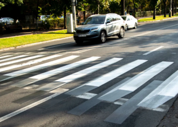 O fată de 15 ani din Oradea, lovită pe trecerea de pietoni de pe Podului