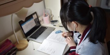 Părinții sunt obligați să demonstreze continuarea educației pentru copiii retrași din sistemul preuniversitar