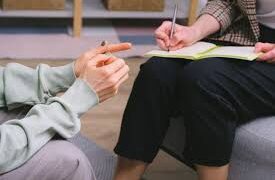 Ședințele de consiliere psihologică pentru părinții care pierd un copil vor fi decontate