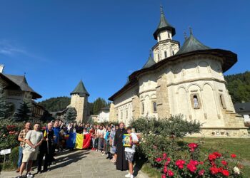 Credincioși ai Parohiei Subpiatra, pelerini la mănăstiri moldave