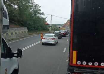 Circulația pe DN1 Huedin-Oradea, după ce un camion a acroșat o mașină