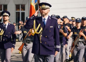 GALERIE. O promoție specială a Şcolii de Pregătirea a Agenților Poliției de Frontieră ”Avram Iancu” Oradea a depus jurământul