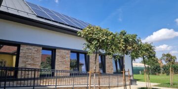 Cea mai nouă bibliotecă din Bihor se va deschide peste câteva zile. Sute de cărți au ajuns azi acolo