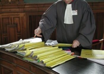 Ministerul Justiției schimbă robele grefierilor