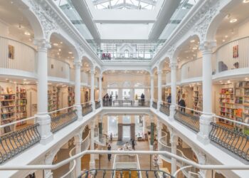 Librării de renume și Asociația Editorilor amendate de Consiliul Concurenței după ce au limitat comercializarea de cărți către altă librărie