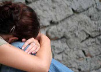 La 13 ani lăsată însărcinată de un fost preot dintr-o localitate apropiată