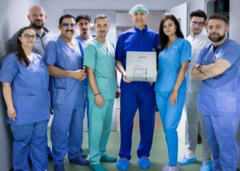  Doctorul orădean Viorel Dejeu, într-o echipă de specialiști care a  realizat o premieră medicală de grup: Sleeve-ul Gastric pe cale endoscopică, o procedură minim invazivă pentru tratarea obezității