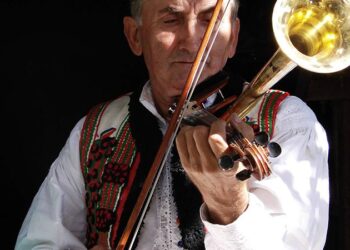 Festivalul viorii cu goaarnă de la Roșia aduce pe scenă 15 concurenți