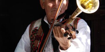 Festivalul viorii cu goaarnă de la Roșia aduce pe scenă 15 concurenți